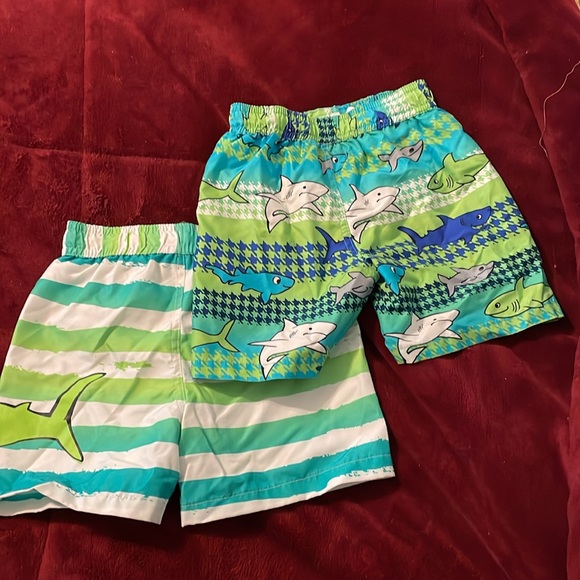 3T Shark Kids’ Swim Trunks GUC - Picture 2 of 3